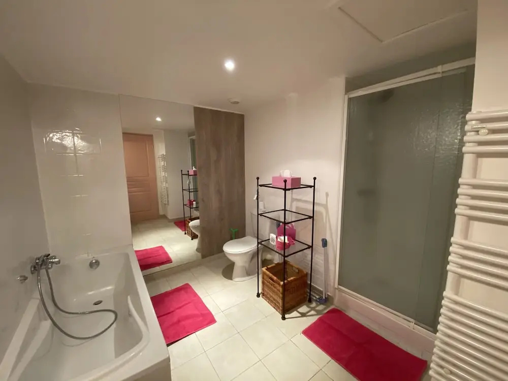 Deux Pièces 70 m² Climatisé, Avec Terrasse, Proximité Bord de mer