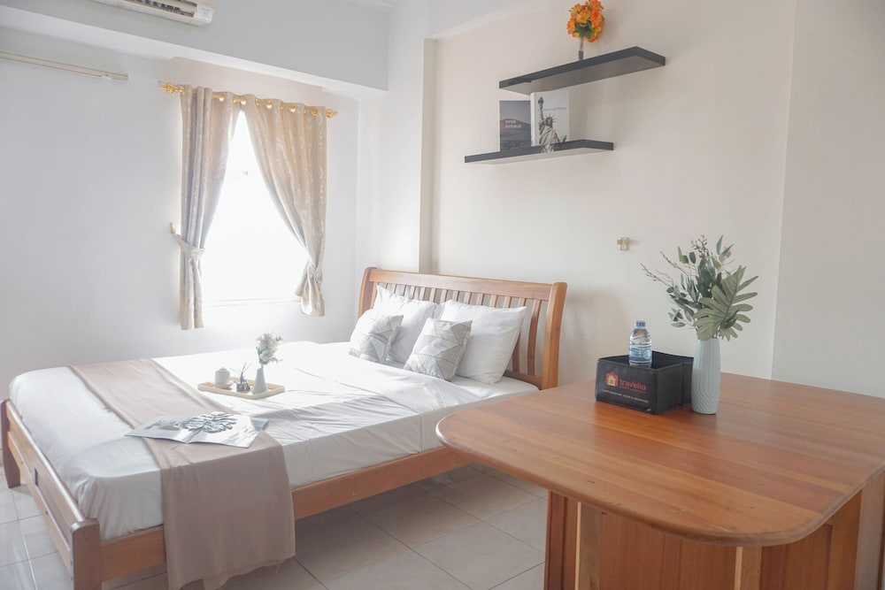 Serene Studio Apartment At Margonda Residence 2