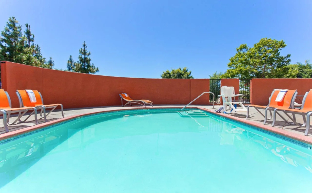 Holiday Inn Express Elk Grove West I-5 by IHG