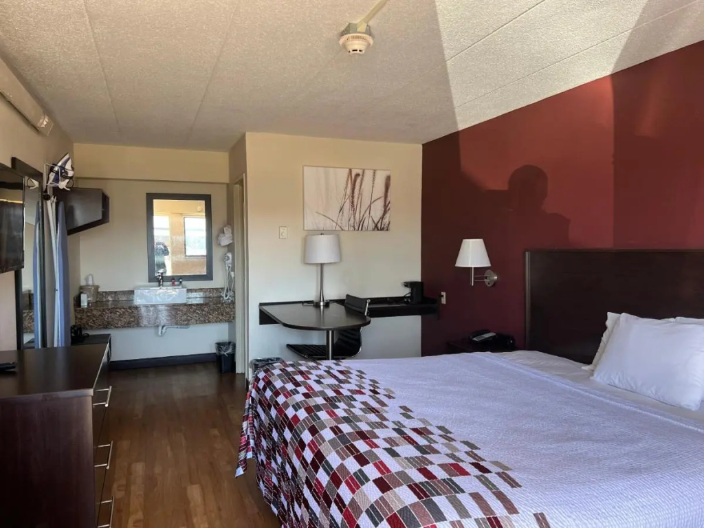 Red Roof Inn Toledo - Holland