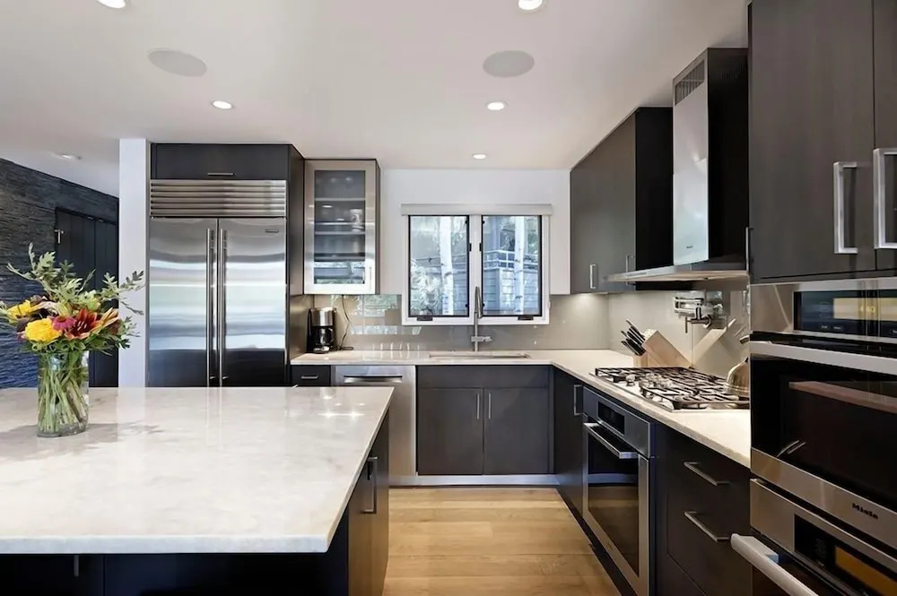 New Listing! West End Jewel - Steps to bus to 4 ski areas!(4860 3 Bedroom Condo by RedAwning