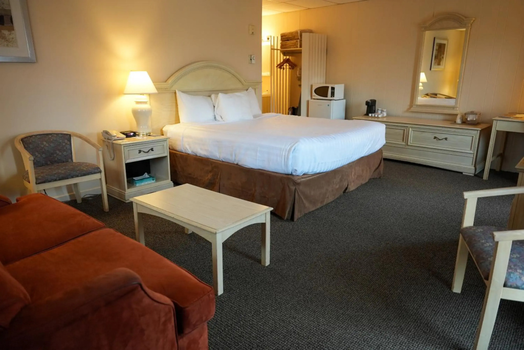 Travelodge by Wyndham Niagara Falls At the Falls