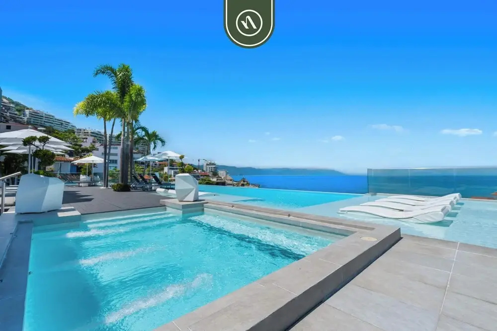 Amazing 1 BR Condo in Romantic Zone - Pool - Gym