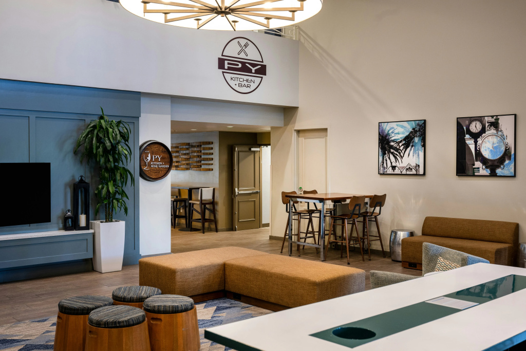 DoubleTree by Hilton Campbell - Pruneyard Plaza