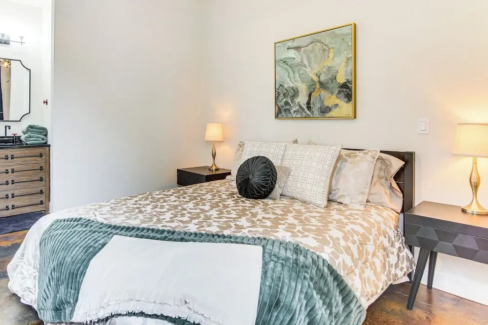 Modern Dtwn Condo w/ Balcony in Hendersonville