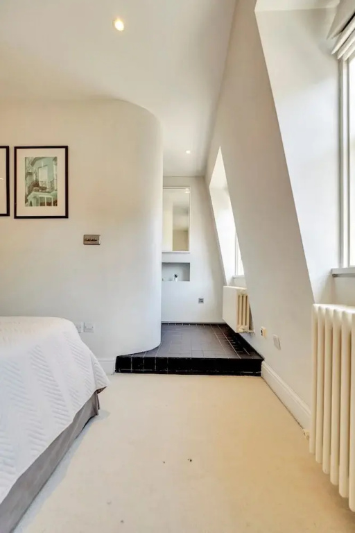 Luxe 4-bed Mews Home - 10 min to Harrods