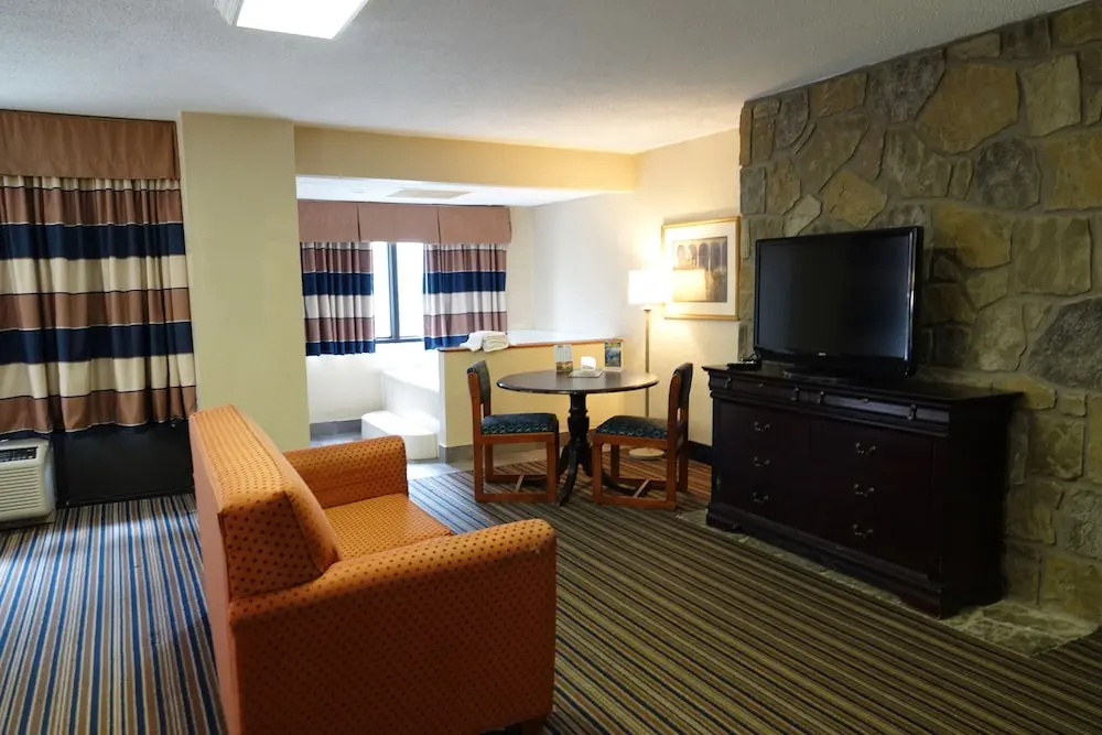 Family Inns of America