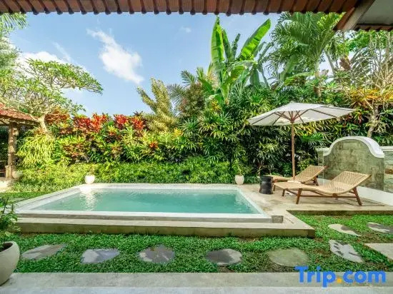 Nyaman Villa 3 - 2BR Stay with Garden Bath & Private Pool
