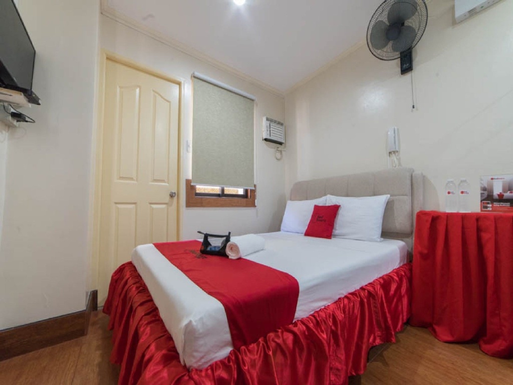 RedDoorz near Arca South Taguig