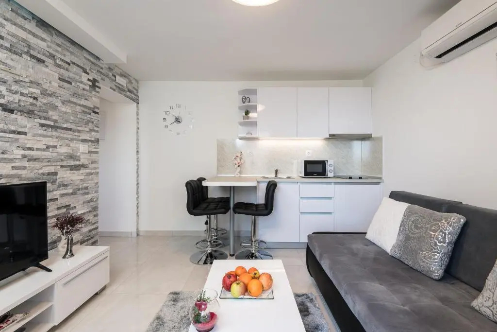 S & V Deluxe Apartments
