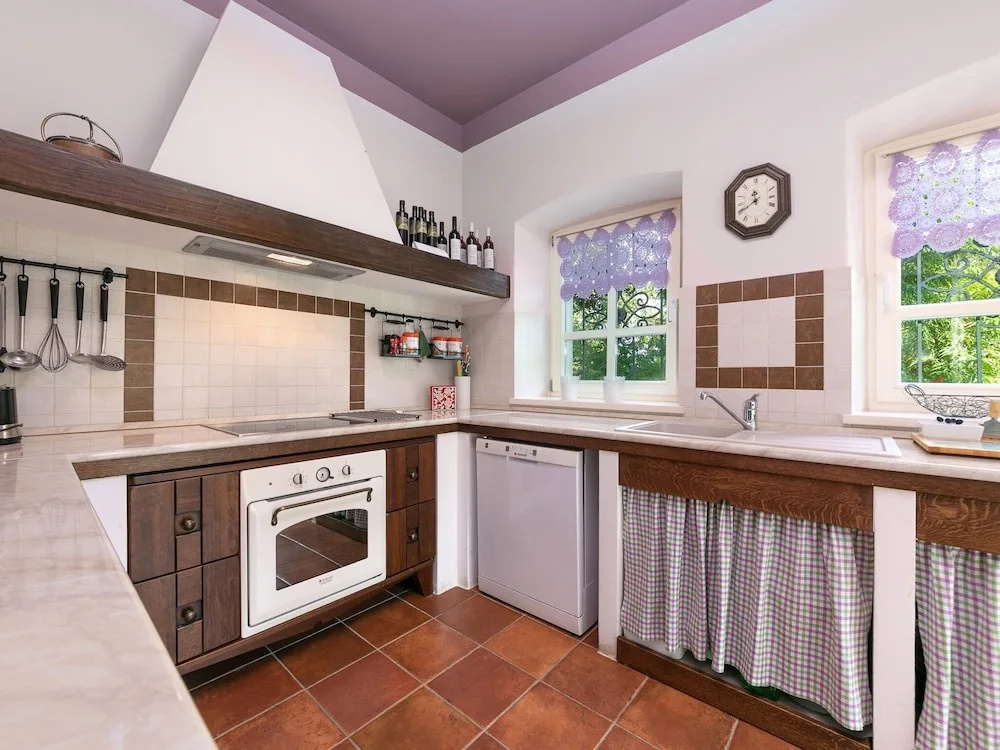 Comfortable Villa Next To a Forest with Private Pool, Porec And Beach at 10 Km