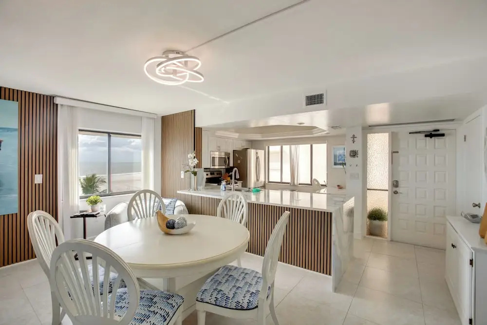 4 Mi to Lovers Key SP: Modern Condo w/ Ocean Views