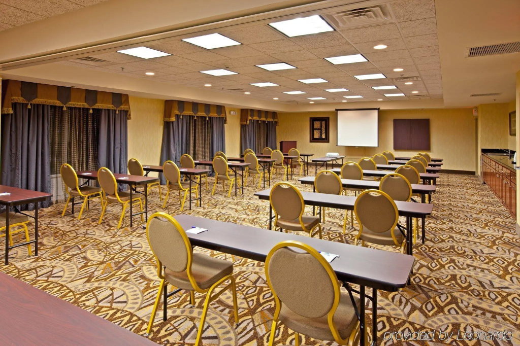 Holiday Inn Express & Suites Lexington Downtown Area-Keeneland by IHG