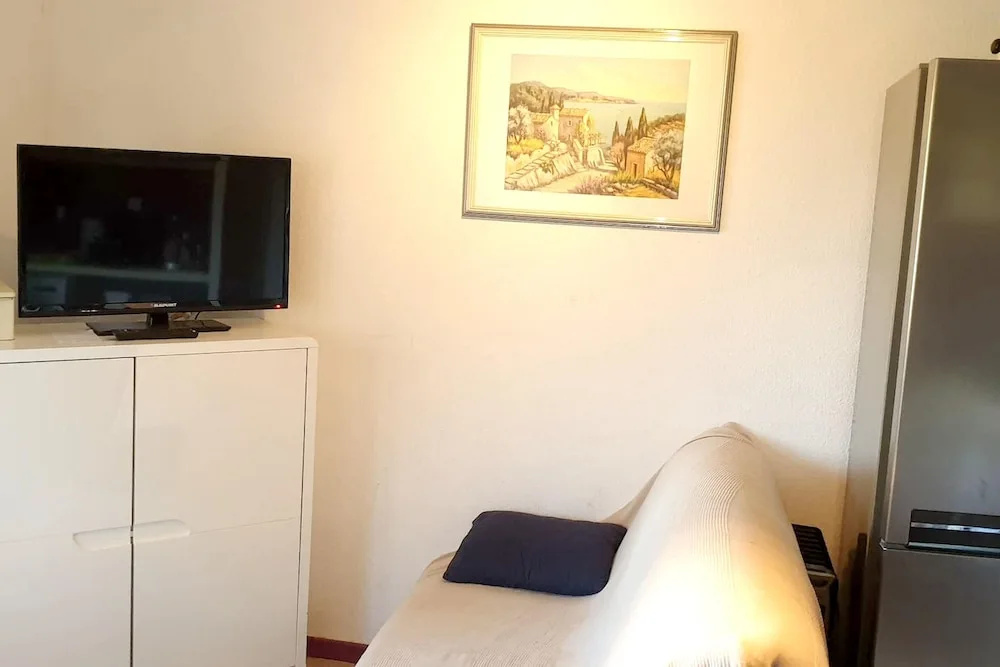 Apartment With one Bedroom in Gruissan, With Shared Pool and Furnished Balcony - 2 km From the Beach