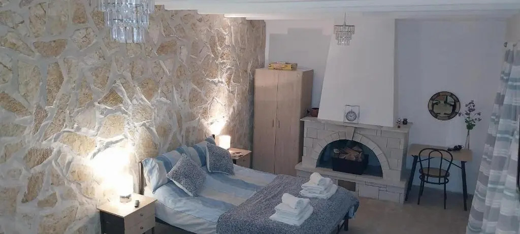 Lovely Studio in Strinilas With its own Pool