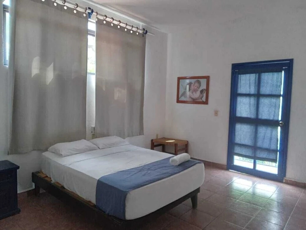 MayFlower Hotel & Hostal