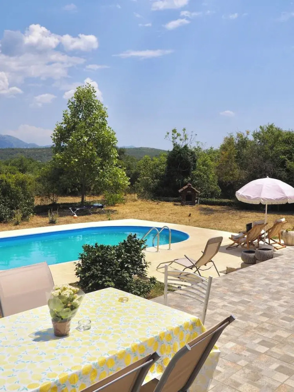 Villa Paraiso with Pool