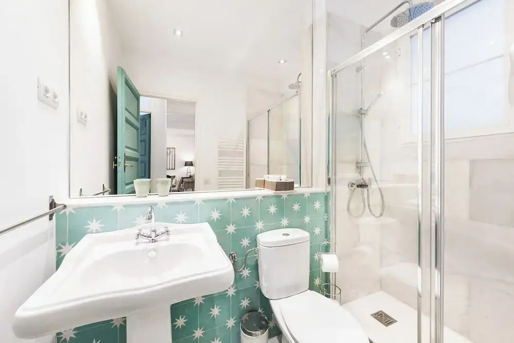 2 Bd Apartment Exclusive Location in Golden Mile Velazquez II