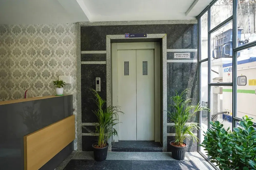 FabHotel Serenity - Nr AIG Hospital, Gachibowli