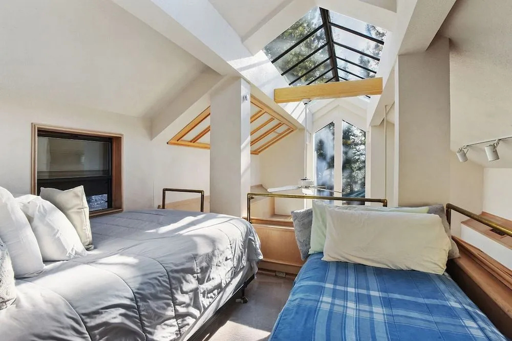Sunset Lodge