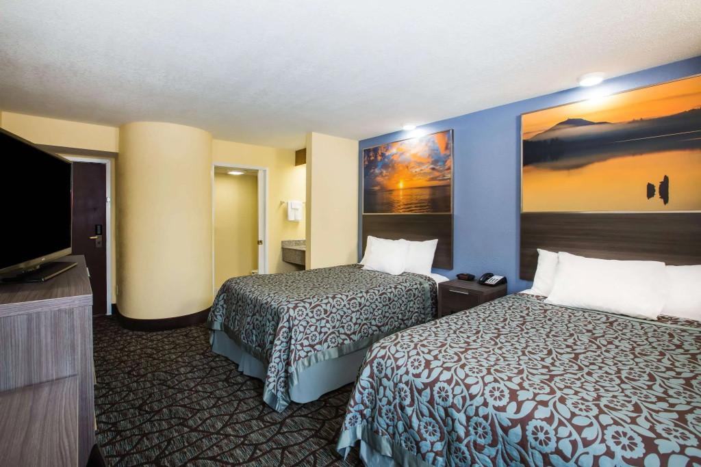 Days Inn by Wyndham Blue Springs