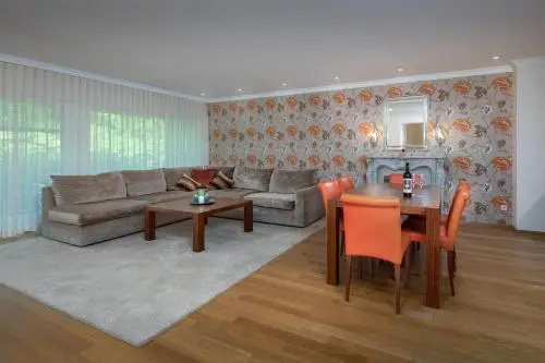 Allee Apartment
