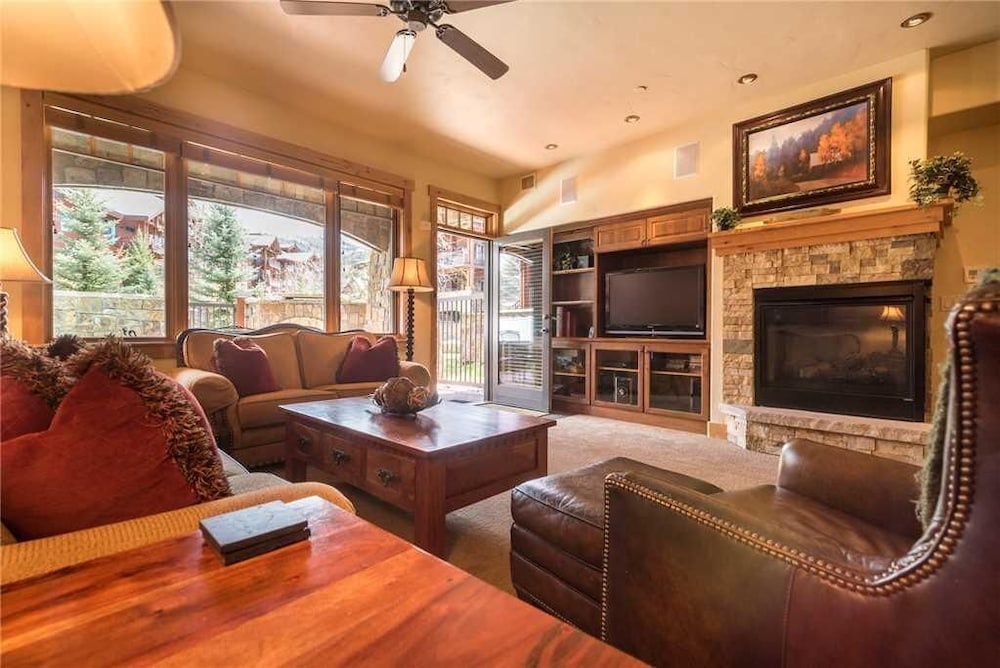 6107 Bear Lodge, Trappeur's Crossing Apartment 3