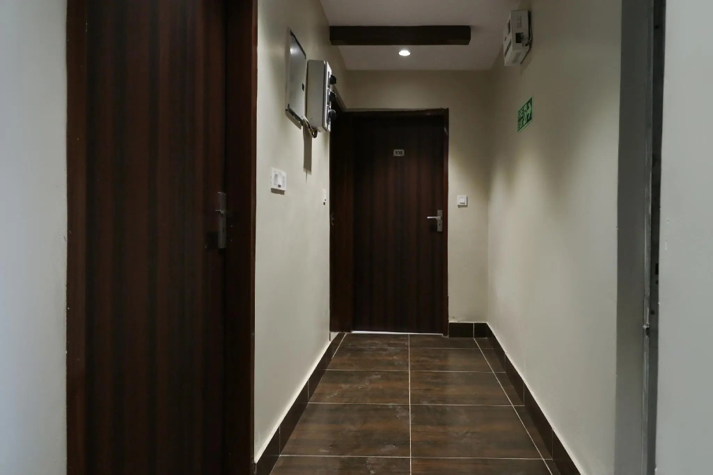 Hotel Cafe 21 by OYO Rooms