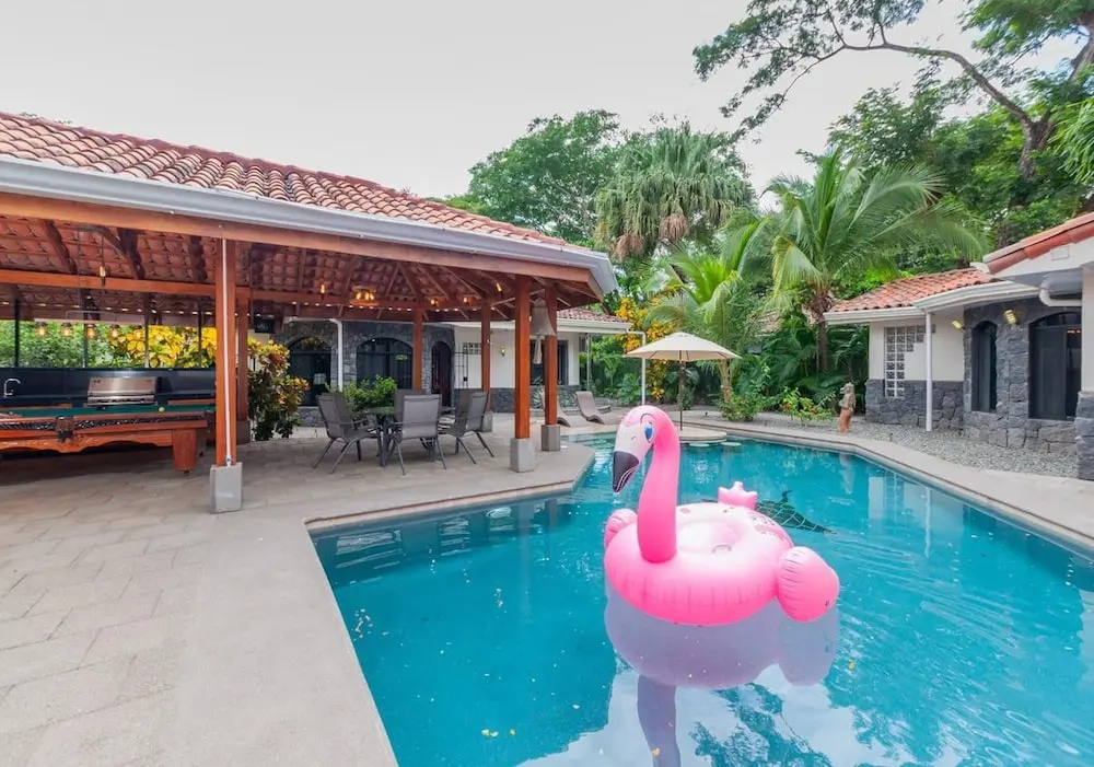 Elegant House 3-bed/2-bath With Large BBQ Patio