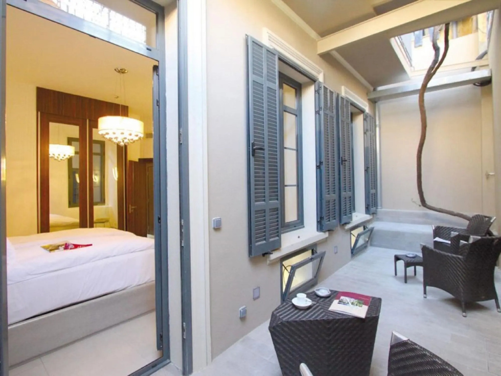 Luxurious apartment with patio in the famous city of Cannes