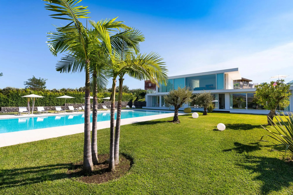 Luxury Villa near Taormina. Pool, gym and welness area.-VILLA CONTEMPORANEA