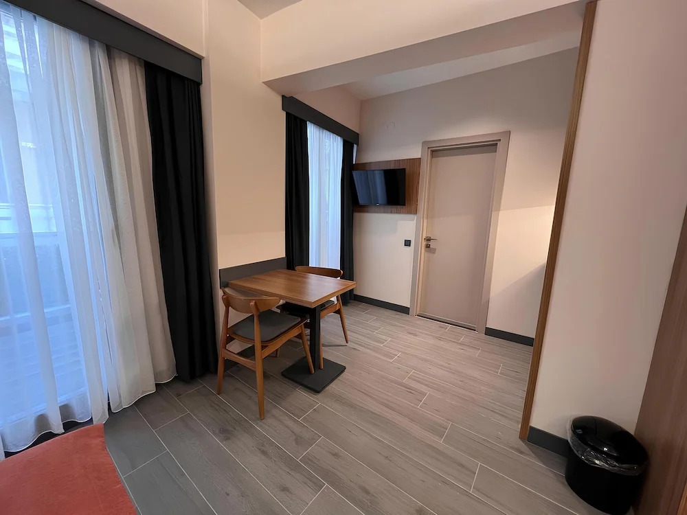 ROİ HOTEL İZMiR