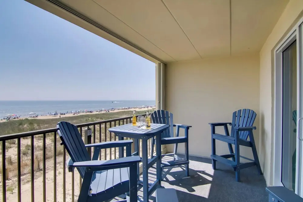 Beachfront Condo w/ Balcony & Views in Ocean City