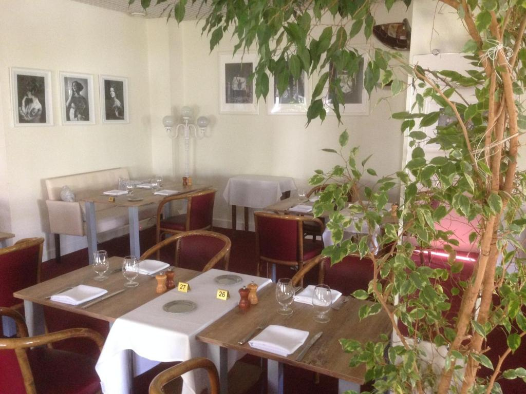 Logis Hôtel Restaurant Du Lion Dargent Et Des Tanneries