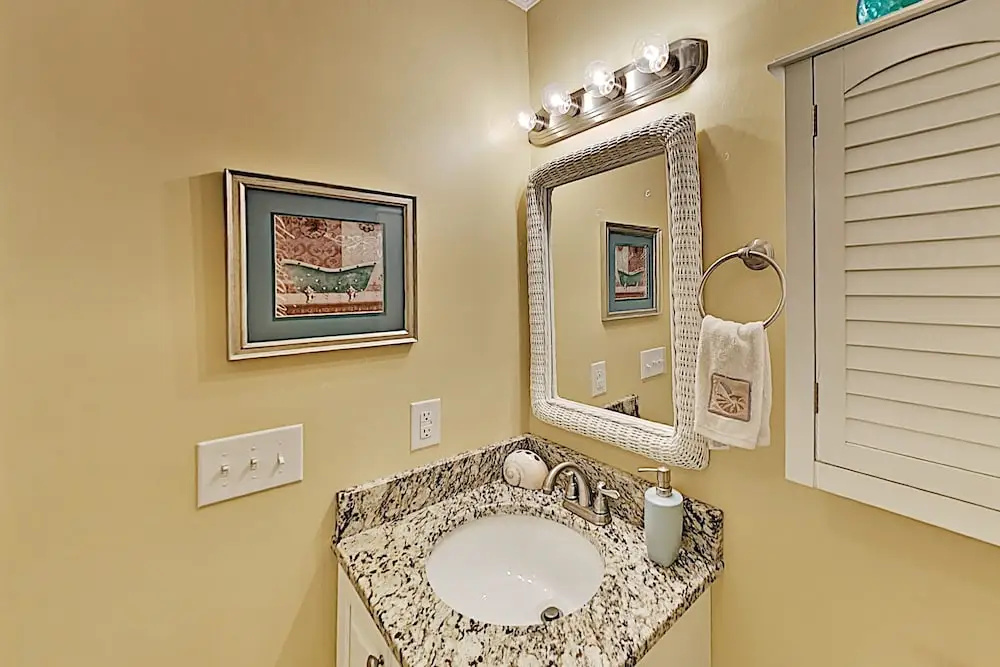 Jinks Creek Corner Unit W/ Pool, 2 Blocks To Beach 3 Bedroom Condo