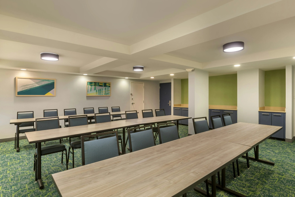 Spark by Hilton Atlanta Airport South College Park