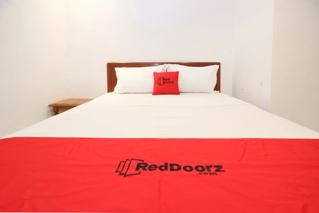 RedDoorz Plus near Alun Alun Selatan 2