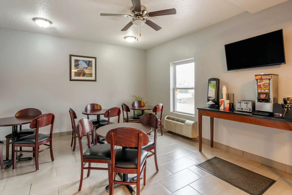 Econo Lodge Inn & Suites Granite City - St Louis