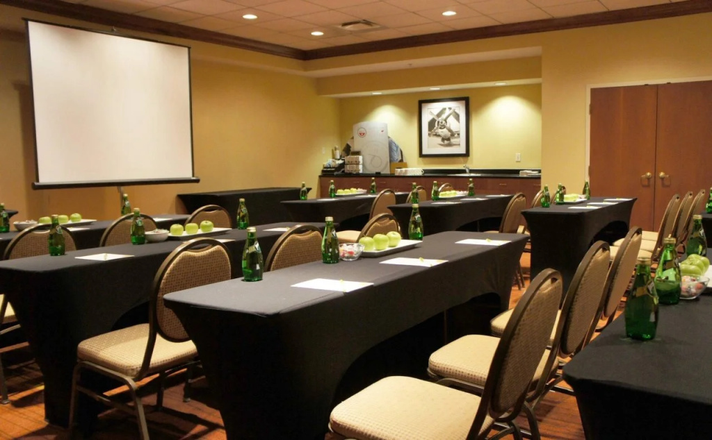 Courtyard by Marriott Toronto Airport
