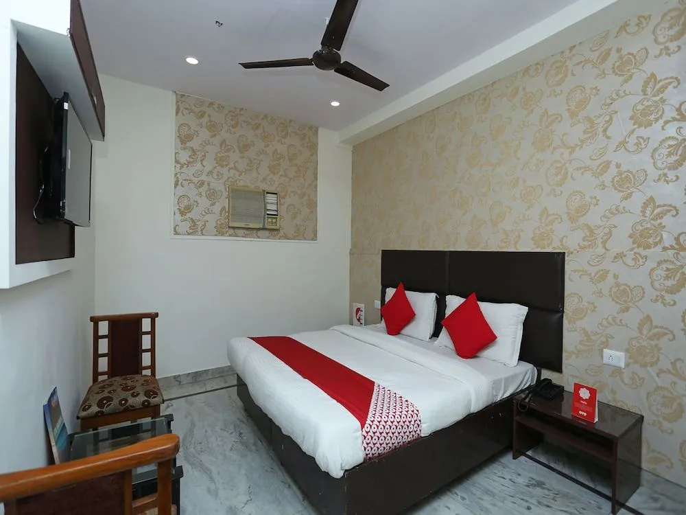 OYO 14674 Hotel Raj Mahal Inn