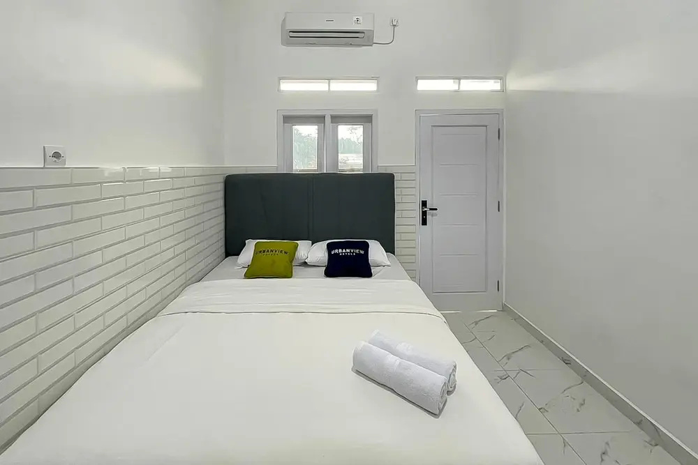 Urbanview Syariah Sasarengan Inn near RSUD Waled Cirebon
