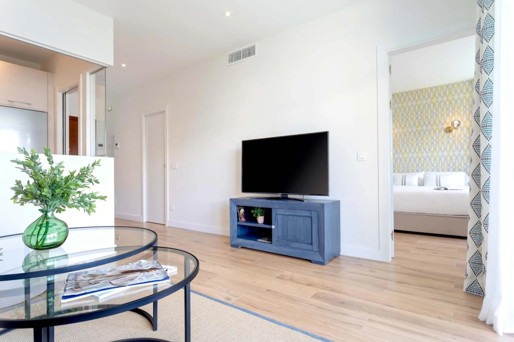 Magnific 2BD apartment with private terrace & communal pool in Marbella center. Ricardo Soriano II