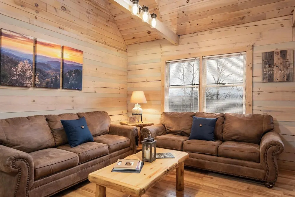 Smoky Mountain Dream 2 Bedroom Cabin by RedAwning