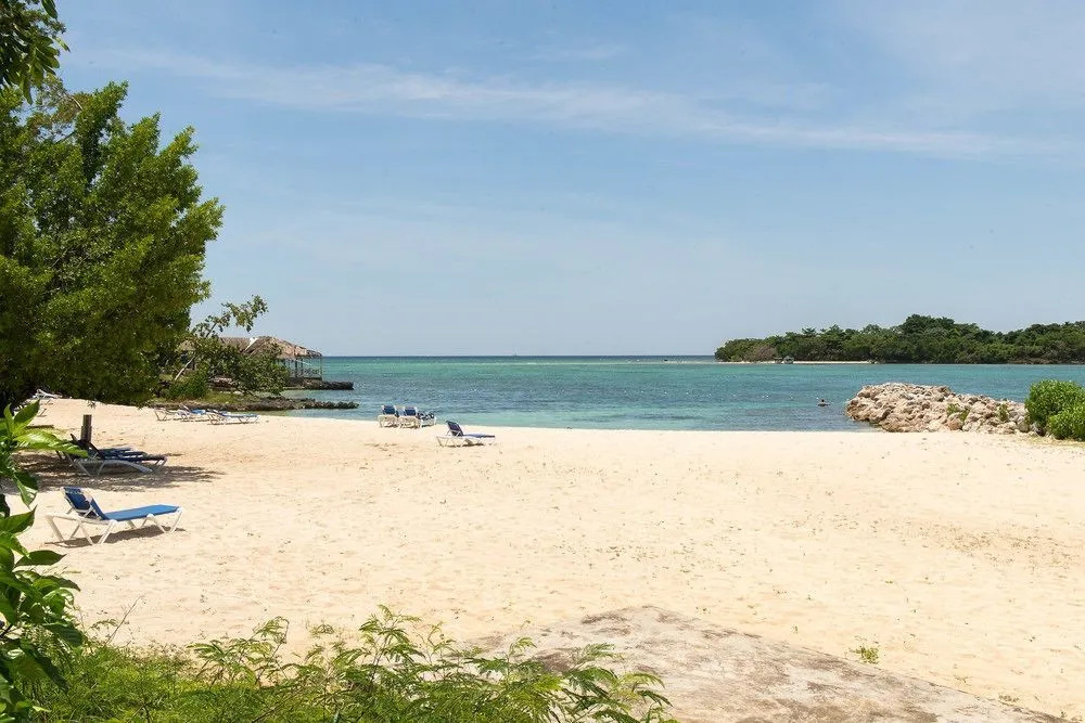 Sea Breeze Beach Studio - Negril