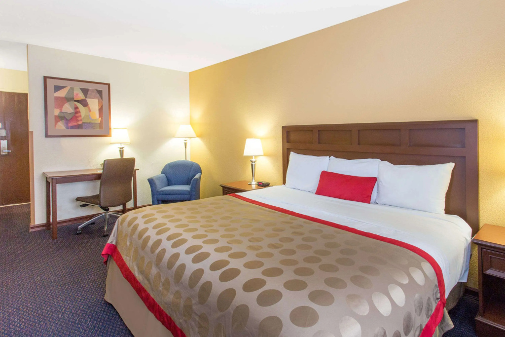 Baymont by Wyndham Waukesha