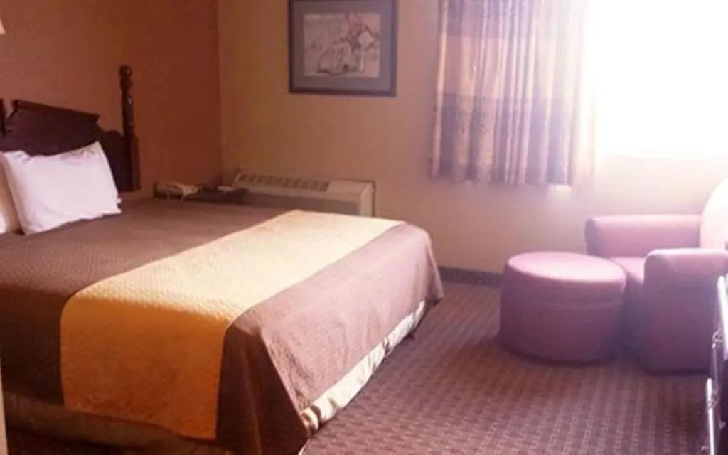Mid Towne Inn & Suites