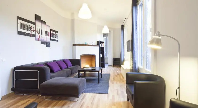 Key Plaza Universidad Apartments
