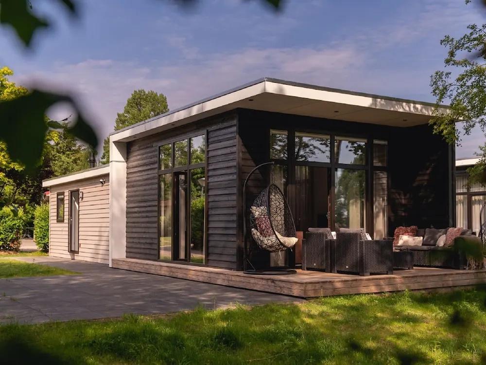 Designed Chalet With Dishwasher, Near Water