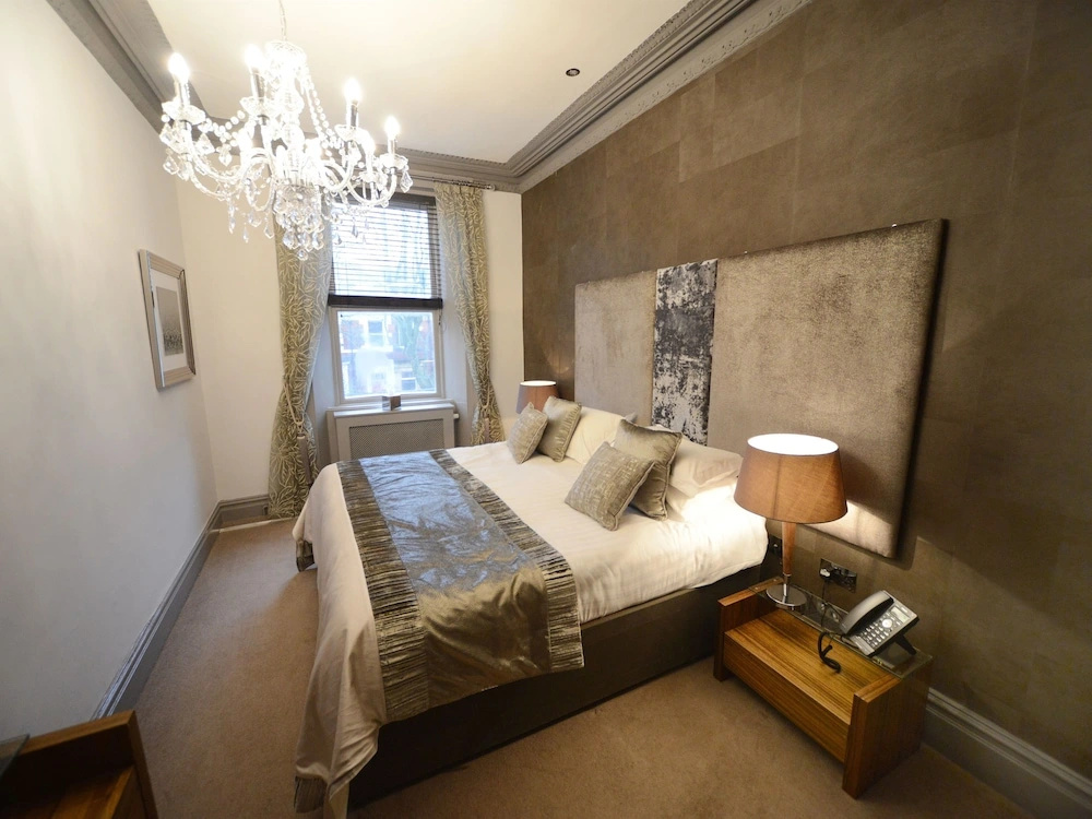 The Townhouse Hotel