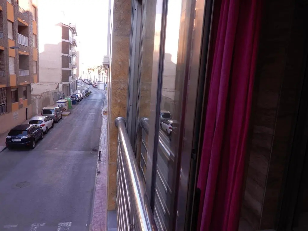 Edificio 1º línea de playa, en paseo marítimo de Torrevieja, Alicante, Costa Blanca